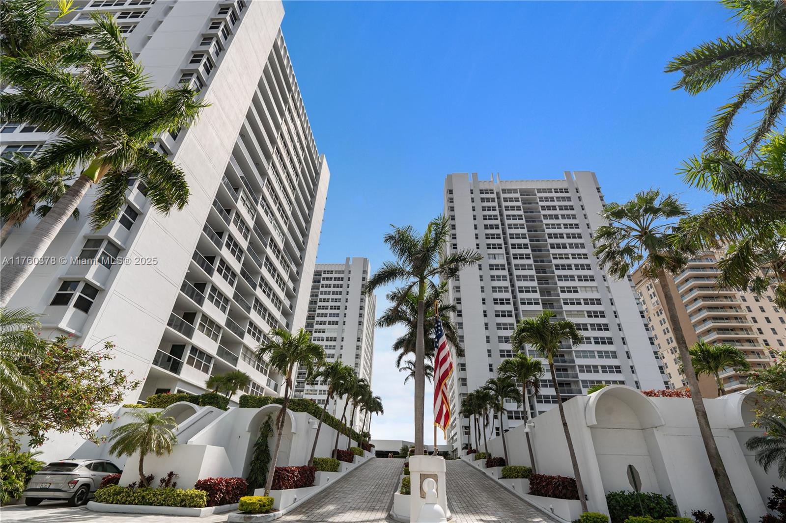 1904 Ocean Dr, Hallandale Beach, Florida 33009, 2 Bedrooms Bedrooms, ,2 BathroomsBathrooms,Residential Lease,For Rent,LA MER ESTATES SOUTH COND,Ocean Dr,A11760378