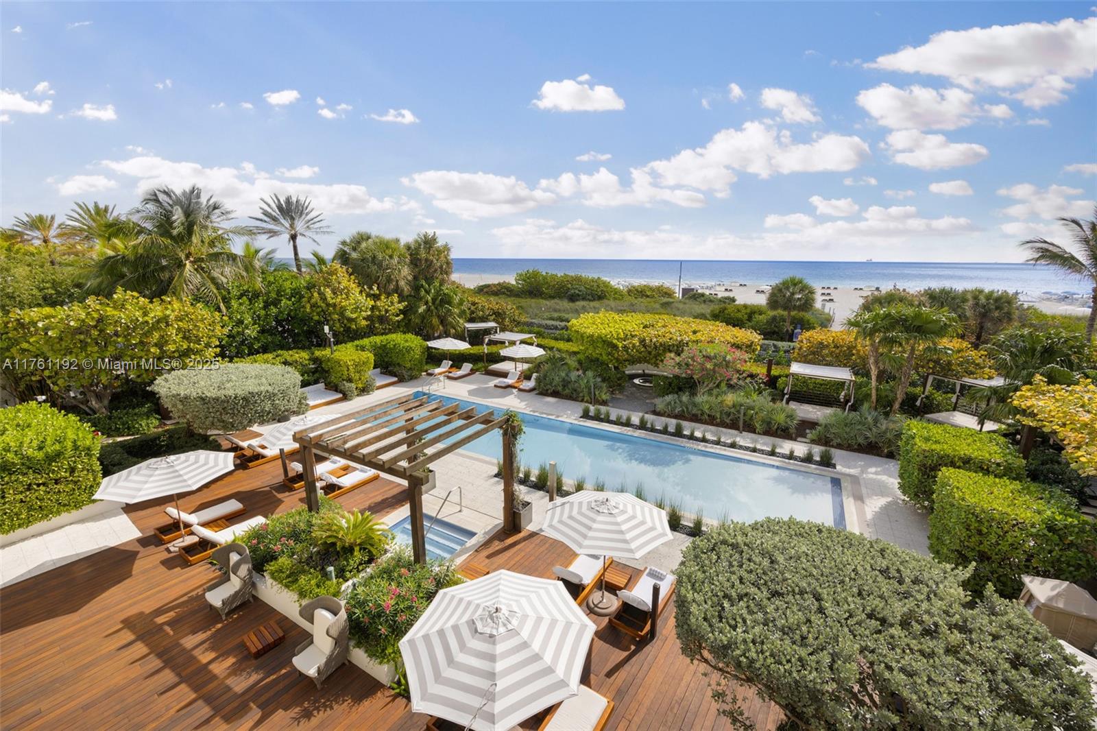 125 Ocean Dr, Miami Beach, Florida 33139, 4 Bedrooms Bedrooms, ,4 BathroomsBathrooms,Residential,For Sale,OCEAN HOUSE CONDO,Ocean Dr,A11761192