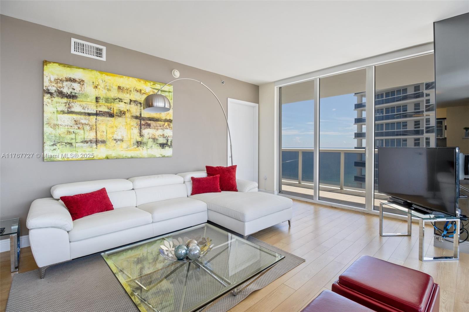 1830 OCEAN DR, Hallandale Beach, Florida 33009, 2 Bedrooms Bedrooms, ,2 BathroomsBathrooms,Residential Lease,For Rent,BEACH CLUB TWO,OCEAN DR,A11767727