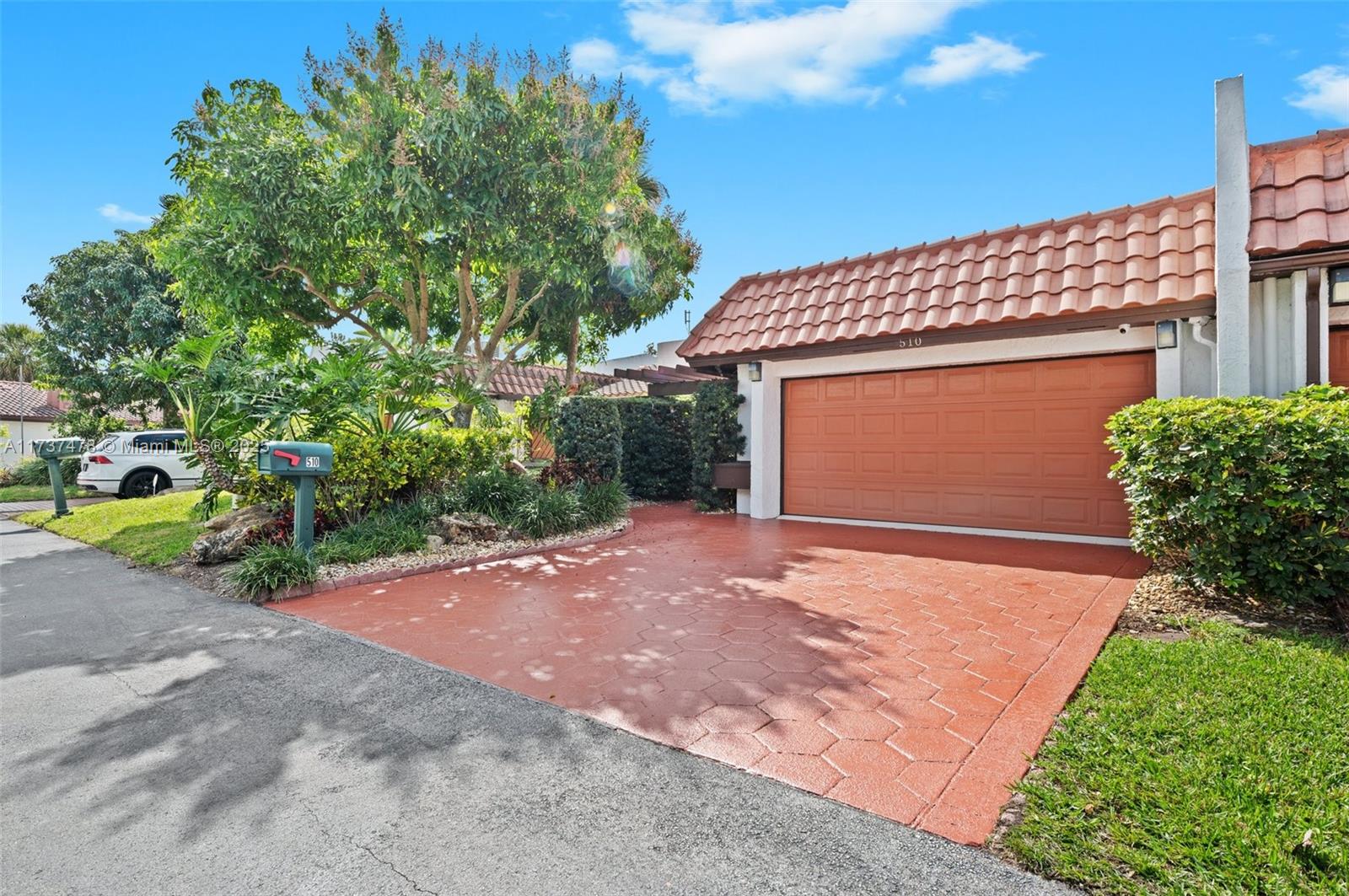 510 195th St, Miami, Florida 33179, 3 Bedrooms Bedrooms, ,2 BathroomsBathrooms,Residential,Sold,VILLAS ON THE GREEN,195th St,A11737478