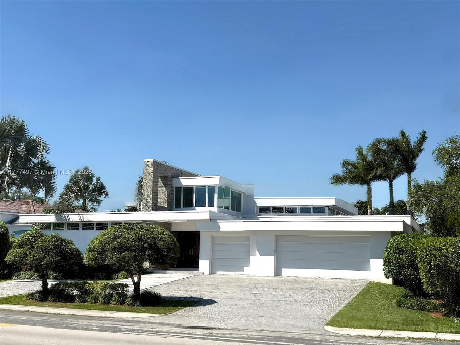 907 Diplomat Pkwy, Hallandale Beach, Florida 33009, 5 Bedrooms Bedrooms, ,5 BathroomsBathrooms,Residential,For Sale,DIPLOMAT GOLF ESTATES,Diplomat Pkwy,A11777497