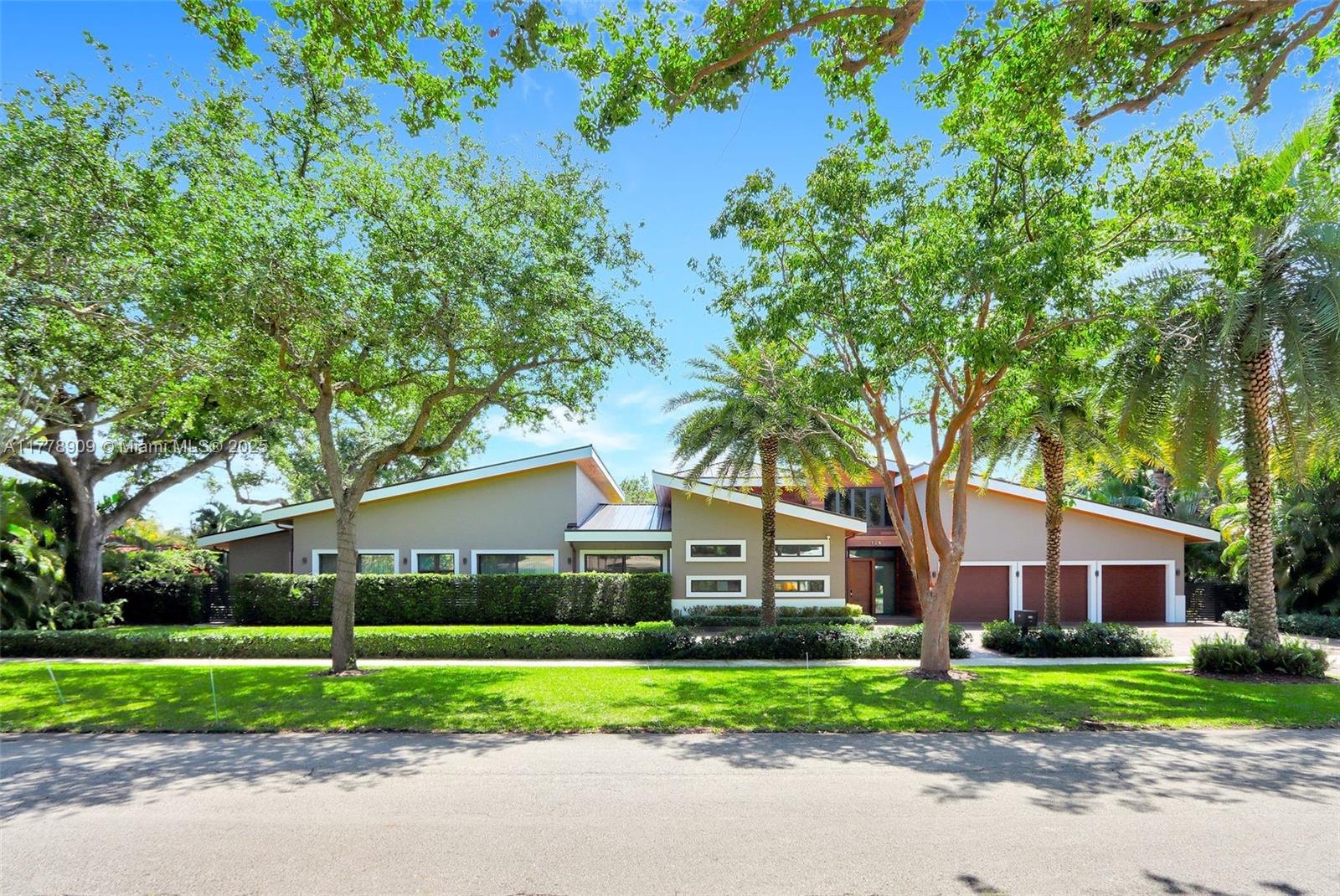 128 94th St, Miami Shores, Florida 33138, 4 Bedrooms Bedrooms, ,3 BathroomsBathrooms,Residential,For Sale,MIAMI SHORES SEC 1 AMD,94th St,A11778909