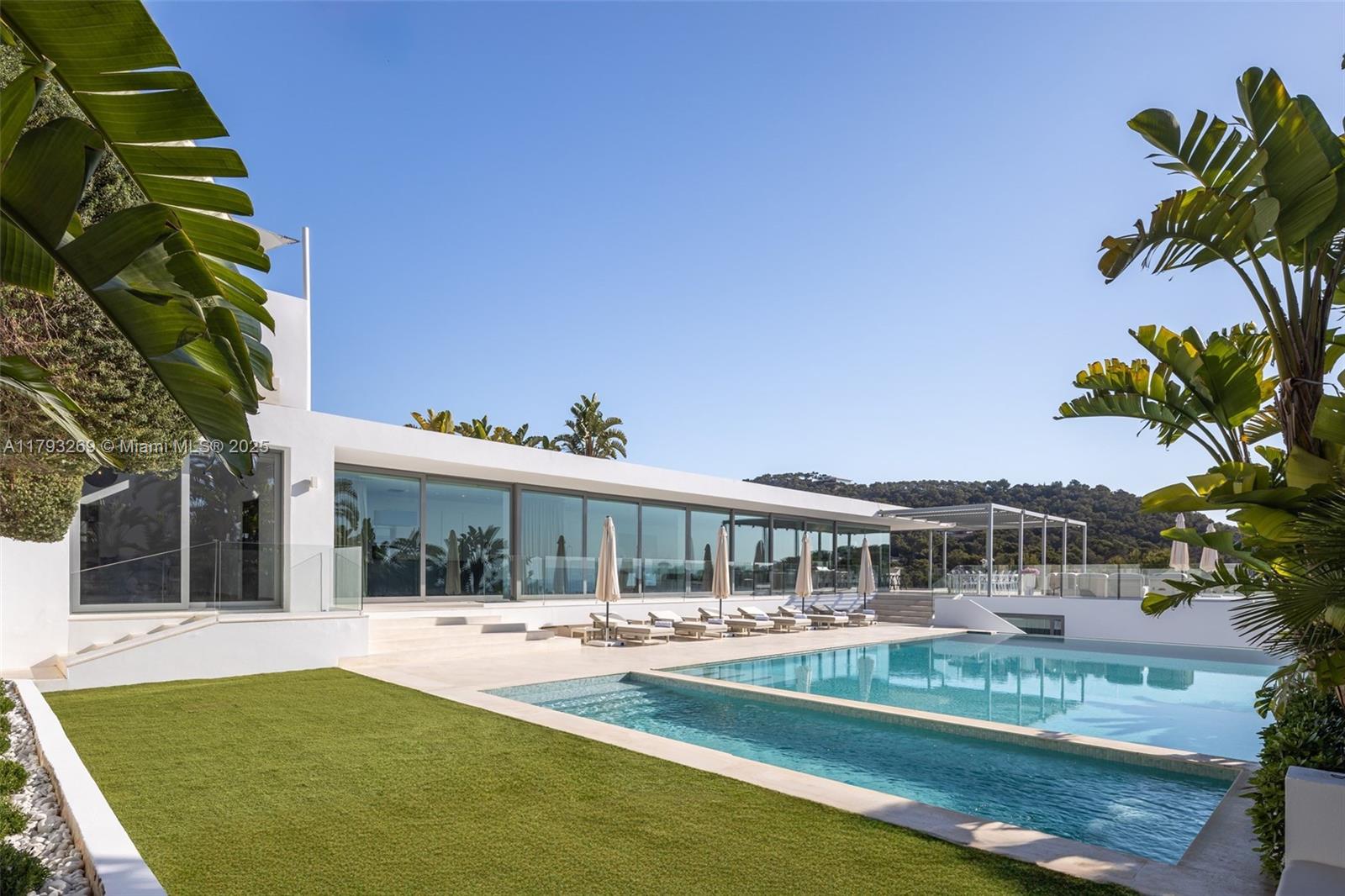 Florida, 8 Bedrooms Bedrooms, ,9 BathroomsBathrooms,Residential,For Sale,Villa La Cinq,A11793269