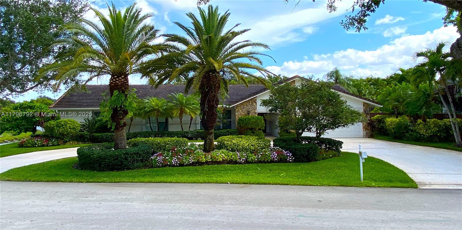 13021 1st St, Plantation, Florida 33325, 4 Bedrooms Bedrooms, ,3 BathroomsBathrooms,Residential,Sold,LAGO MAR COLONY,1st St,A11796792