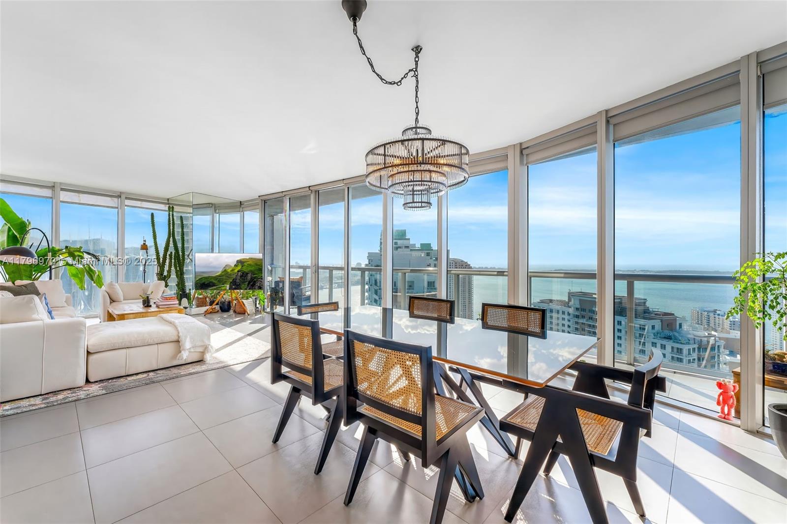 465 Brickell Ave, Miami, Florida 33131, 3 Bedrooms Bedrooms, ,2 BathroomsBathrooms,Residential Lease,For Rent,ICONBRICKELL CONDO NO 1,Brickell Ave,A11796973