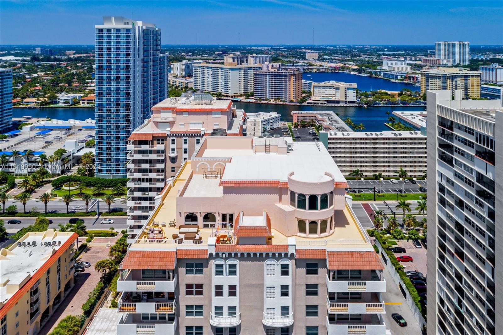 1912 Ocean Dr, Hallandale Beach, Florida 33009, 6 Bedrooms Bedrooms, ,5 BathroomsBathrooms,Residential,Sold,MALAGA TOWERS CONDO,Ocean Dr,A11618960