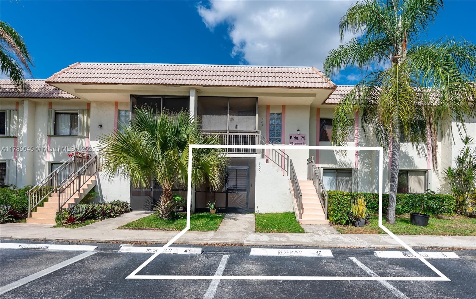 413 Lakeview Dr, Weston, Florida 33326, 2 Bedrooms Bedrooms, ,2 BathroomsBathrooms,Residential,Sold,Bonaventure 20 North Con,Lakeview Dr,A11789049