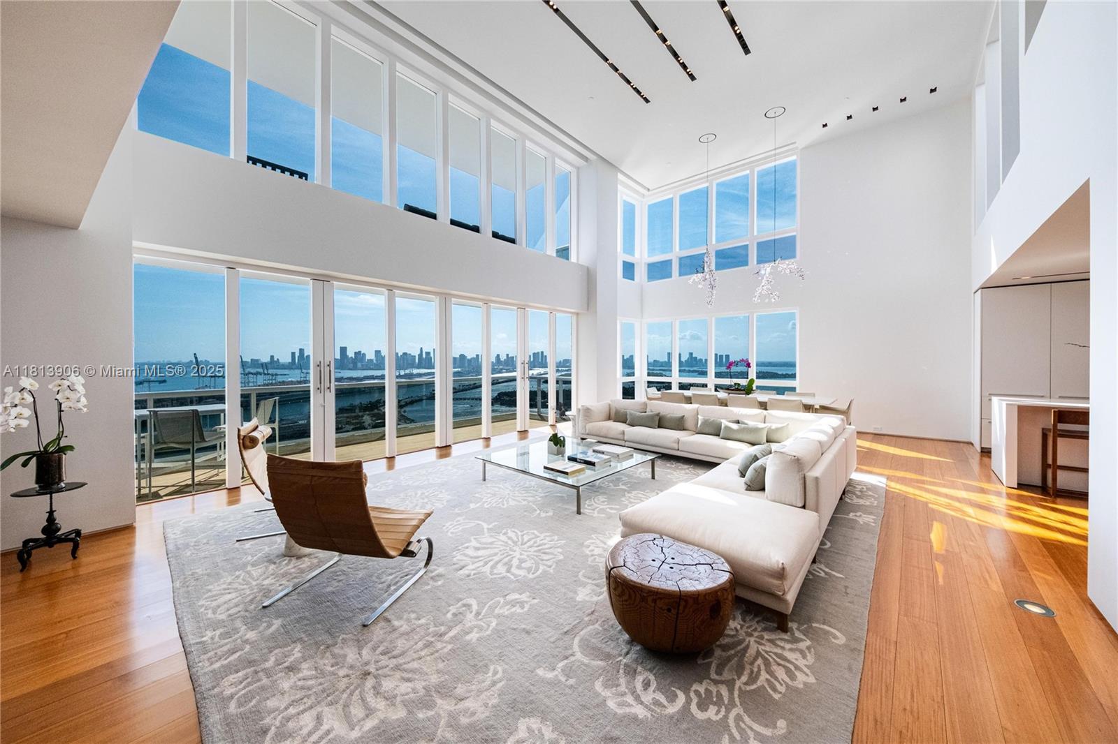 400 Alton Rd, Miami Beach, Florida 33139, 3 Bedrooms Bedrooms, ,3 BathroomsBathrooms,Residential,For Sale,MURANO GRANDE AT PORTOFIN,Alton Rd,A11813906