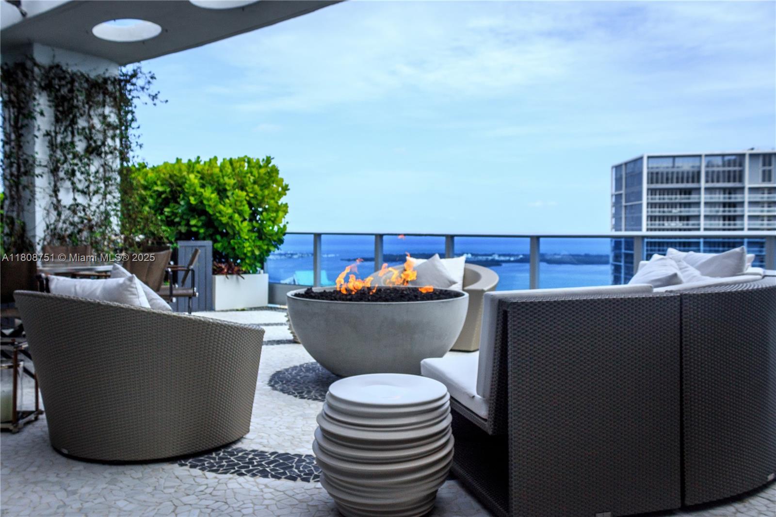 200 Biscayne Boulevard Way, Miami, Florida 33131, 3 Bedrooms Bedrooms, ,5 BathroomsBathrooms,Residential,For Sale,EPIC,Biscayne Boulevard Way,A11808751