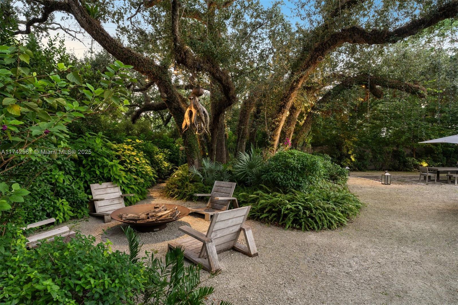 4725 Davis Rd, Miami, Florida 33143, 6 Bedrooms Bedrooms, ,7 BathroomsBathrooms,Residential,Sold,Ponce Davis,Davis Rd,A11742961