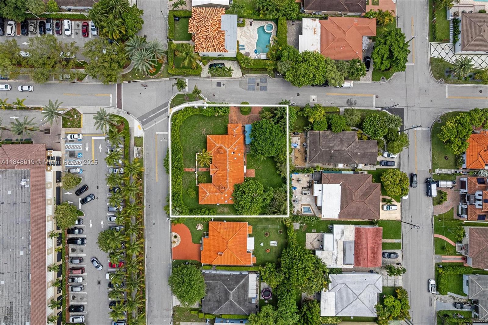 9400 Abbott Ave, Surfside, Florida 33154, 3 Bedrooms Bedrooms, ,2 BathroomsBathrooms,Residential,For Sale,ALTOS DEL MAR #6,Abbott Ave,A11848019