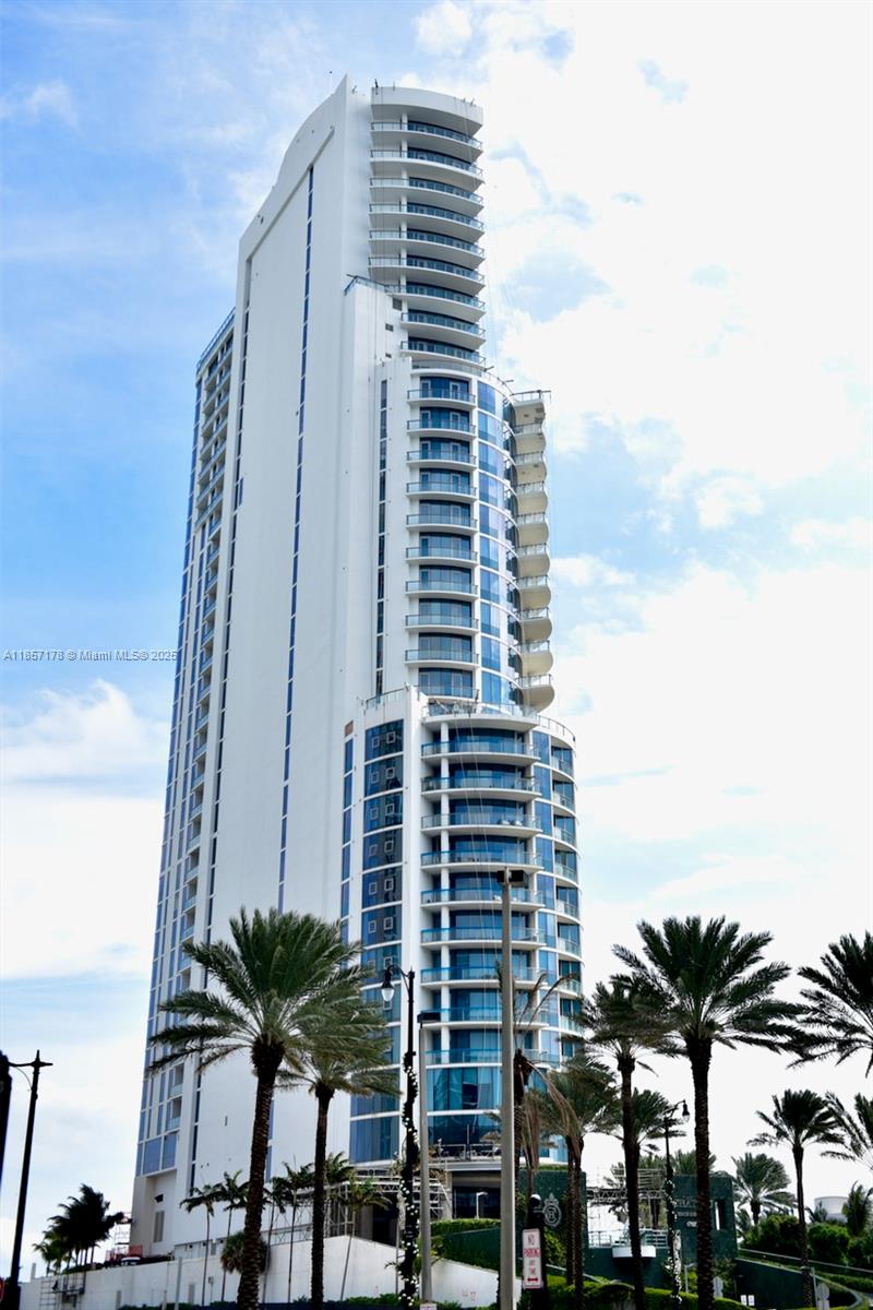 17475 Collins Ave, Sunny Isles Beach, Florida 33160, 3 Bedrooms Bedrooms, ,4 BathroomsBathrooms,Residential Lease,For Rent,CHATEAU BEACH CONDO,Collins Ave,A11857178