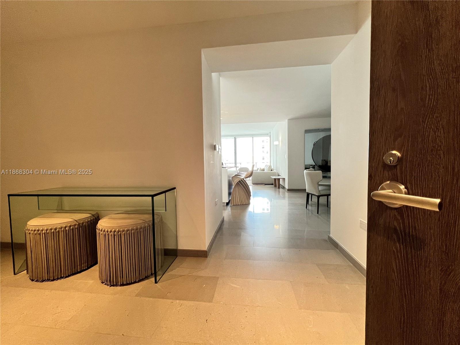 68 6th St, Miami, Florida 33131, 3 Bedrooms Bedrooms, ,3 BathroomsBathrooms,Residential Lease,For Rent,REACH CONDO,6th St,A11868304