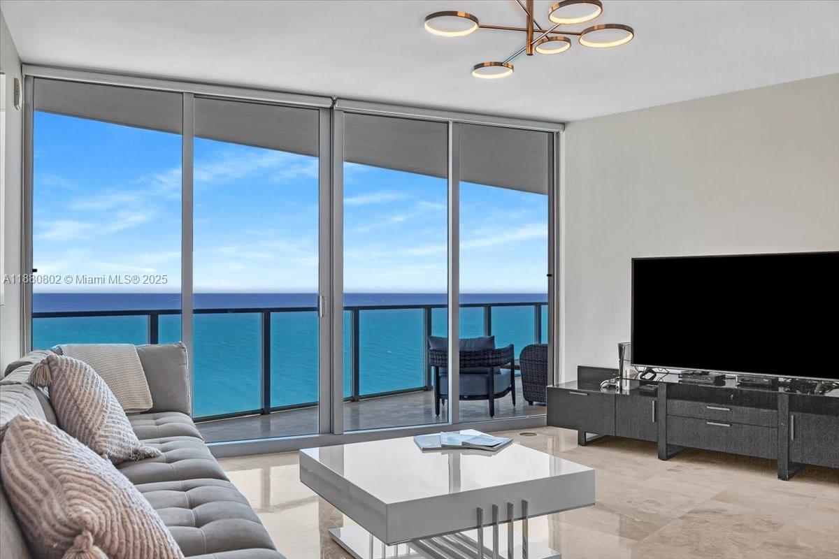 3101 Ocean Dr, Hollywood, Florida 33019, 3 Bedrooms Bedrooms, ,3 BathroomsBathrooms,Residential,For Sale,OCEAN PALMS CONDO,Ocean Dr,A11880802
