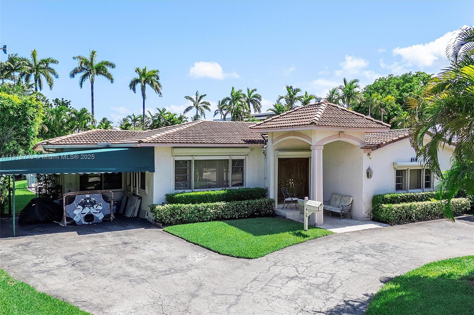 96 Bal Cross Dr, Bal Harbour, Florida 33154, 3 Bedrooms Bedrooms, ,5 BathroomsBathrooms,Residential,For Sale,BAL HARBOUR RESIDENTIAL S,Bal Cross Dr,A11819749