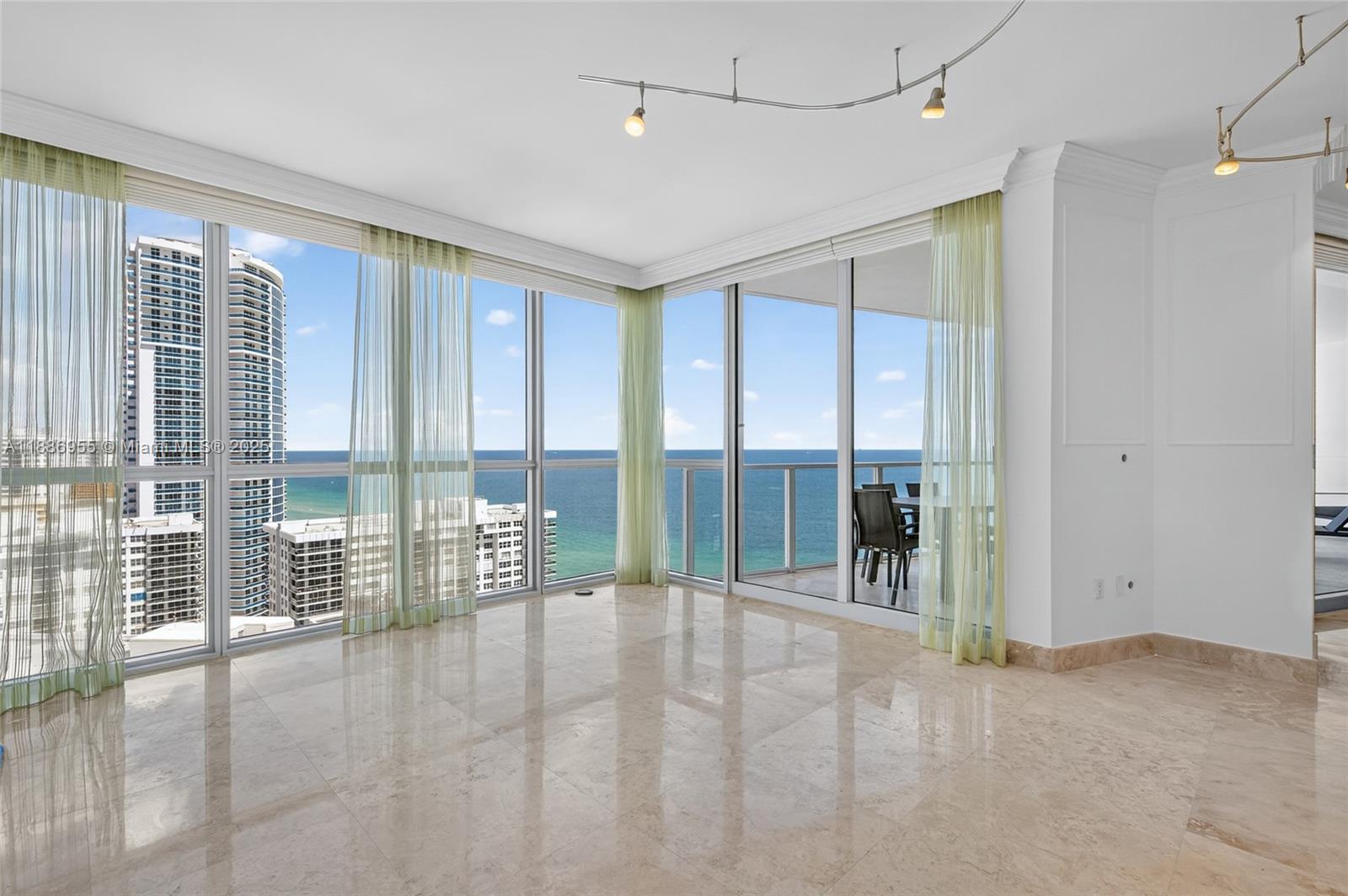 3101 Ocean Dr, Hollywood, Florida 33019, 4 Bedrooms Bedrooms, ,3 BathroomsBathrooms,Residential,For Sale,Ocean Palms,Ocean Dr,A11886955