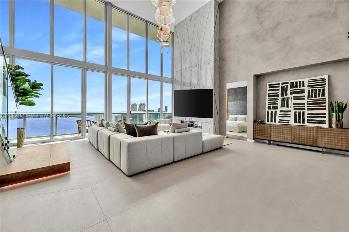 888 Biscayne Blvd, Miami, Florida 33132, 3 Bedrooms Bedrooms, ,3 BathroomsBathrooms,Residential,For Sale,Marina Blue,Biscayne Blvd,A11892454