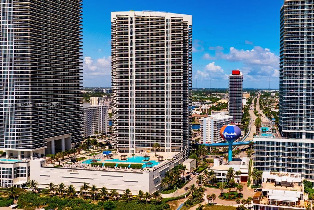 1800 Ocean Dr, Hallandale Beach, Florida 33009, 3 Bedrooms Bedrooms, ,3 BathroomsBathrooms,Residential,For Sale,BEACH CLUB,Ocean Dr,A11898596