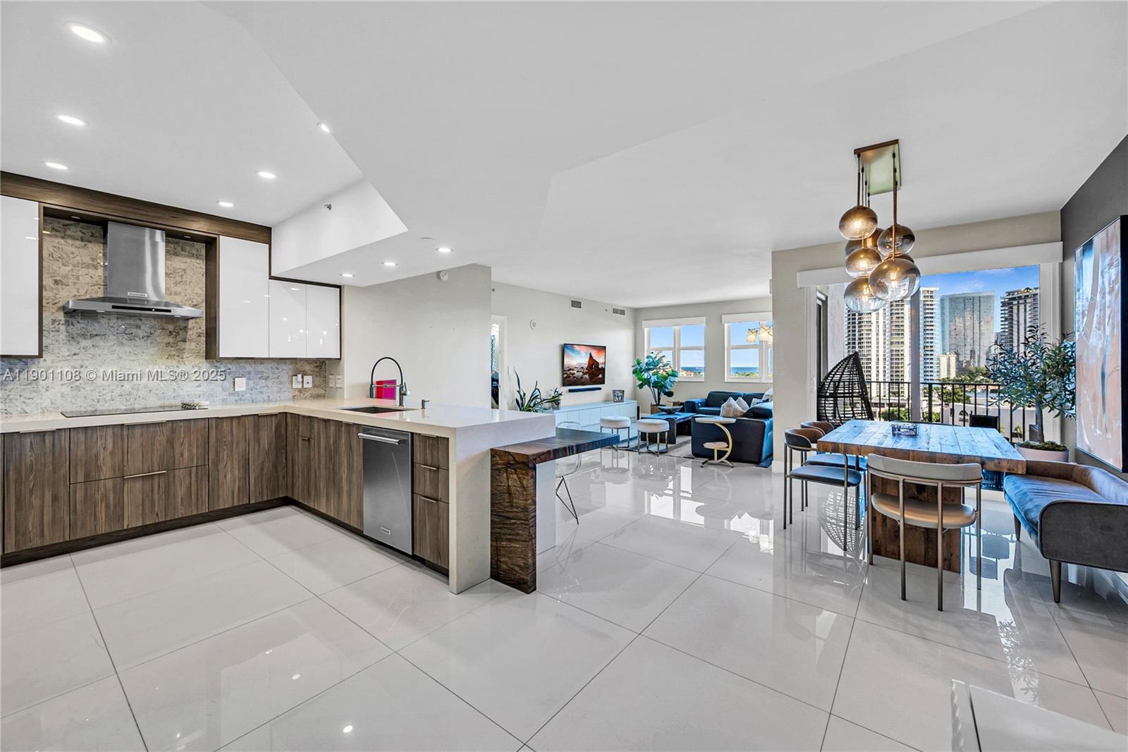 19900 Country Club Dr, Aventura, Florida 33180, 3 Bedrooms Bedrooms, ,3 BathroomsBathrooms,Residential Lease,For Rent,TURNBERRY VILLAGE SO TOWE,Country Club Dr,A11901108