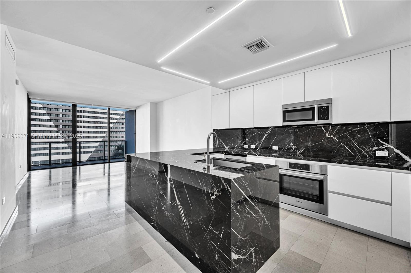 88 7th St, Miami, Florida 33130, 3 Bedrooms Bedrooms, ,3 BathroomsBathrooms,Residential Lease,For Rent,RISE CONDO,7th St,A11906371