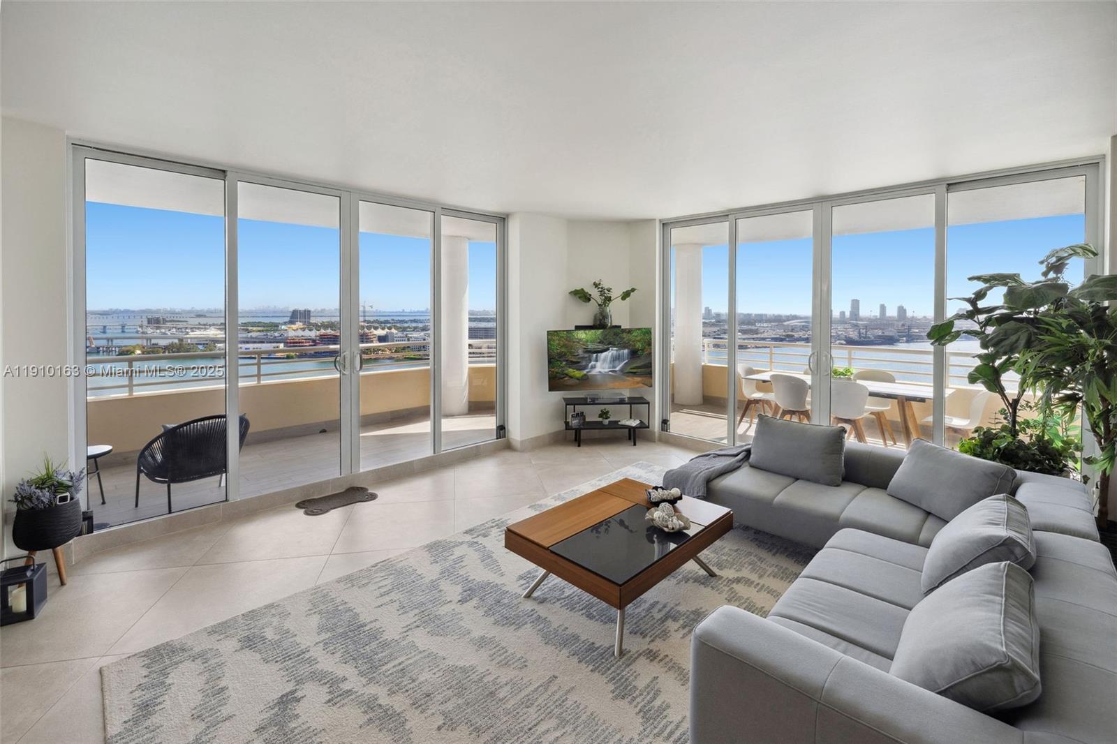 808 Brickell Key Dr, Miami, Florida 33131, 3 Bedrooms Bedrooms, ,3 BathroomsBathrooms,Residential Lease,For Rent,TWO TEQUESTA POINT CONDO,Brickell Key Dr,A11910163