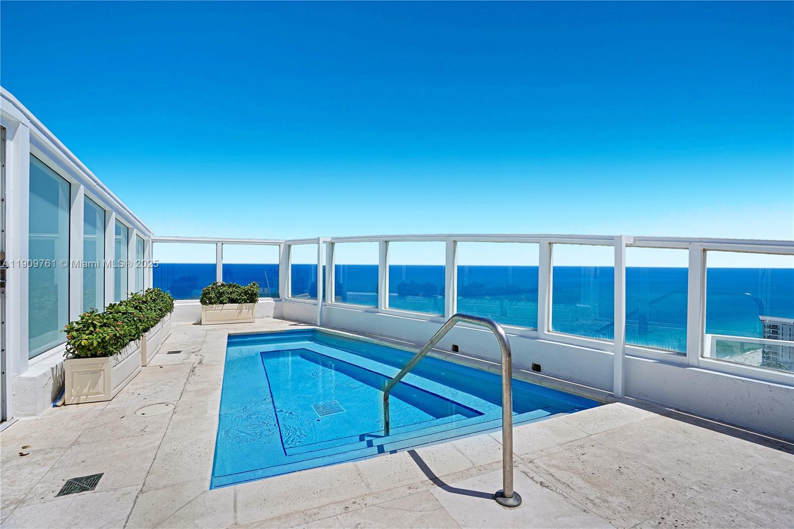 4401 Collins Ave, Miami Beach, Florida 33140, 5 Bedrooms Bedrooms, ,5 BathroomsBathrooms,Residential Lease,For Rent,FONTAINEBLEAU II TRESOR,Collins Ave,A11909761