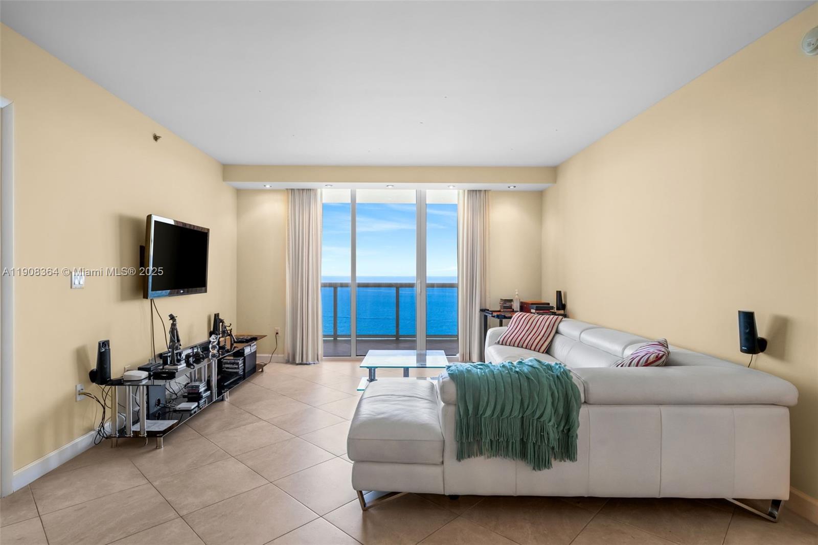 1800 Ocean Dr, Hallandale Beach, Florida 33009, 3 Bedrooms Bedrooms, ,3 BathroomsBathrooms,Residential,For Sale,BEACH CLUB THREE,Ocean Dr,A11908364