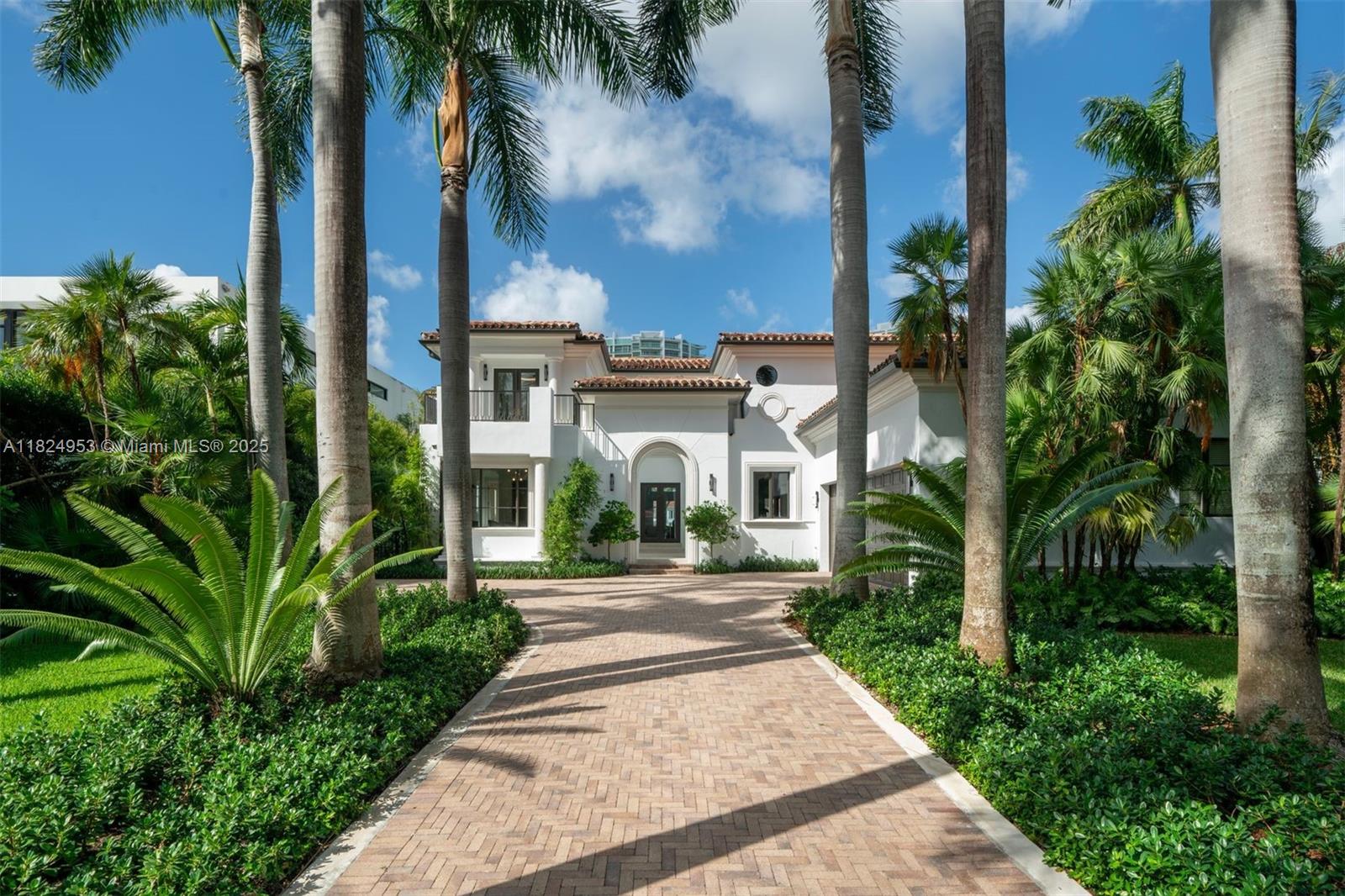 220 Island Is, Golden Beach, Florida 33160, 6 Bedrooms Bedrooms, ,5 BathroomsBathrooms,Residential,Sold,GOLDEN BEACH SEC D,Island Is,A11824953