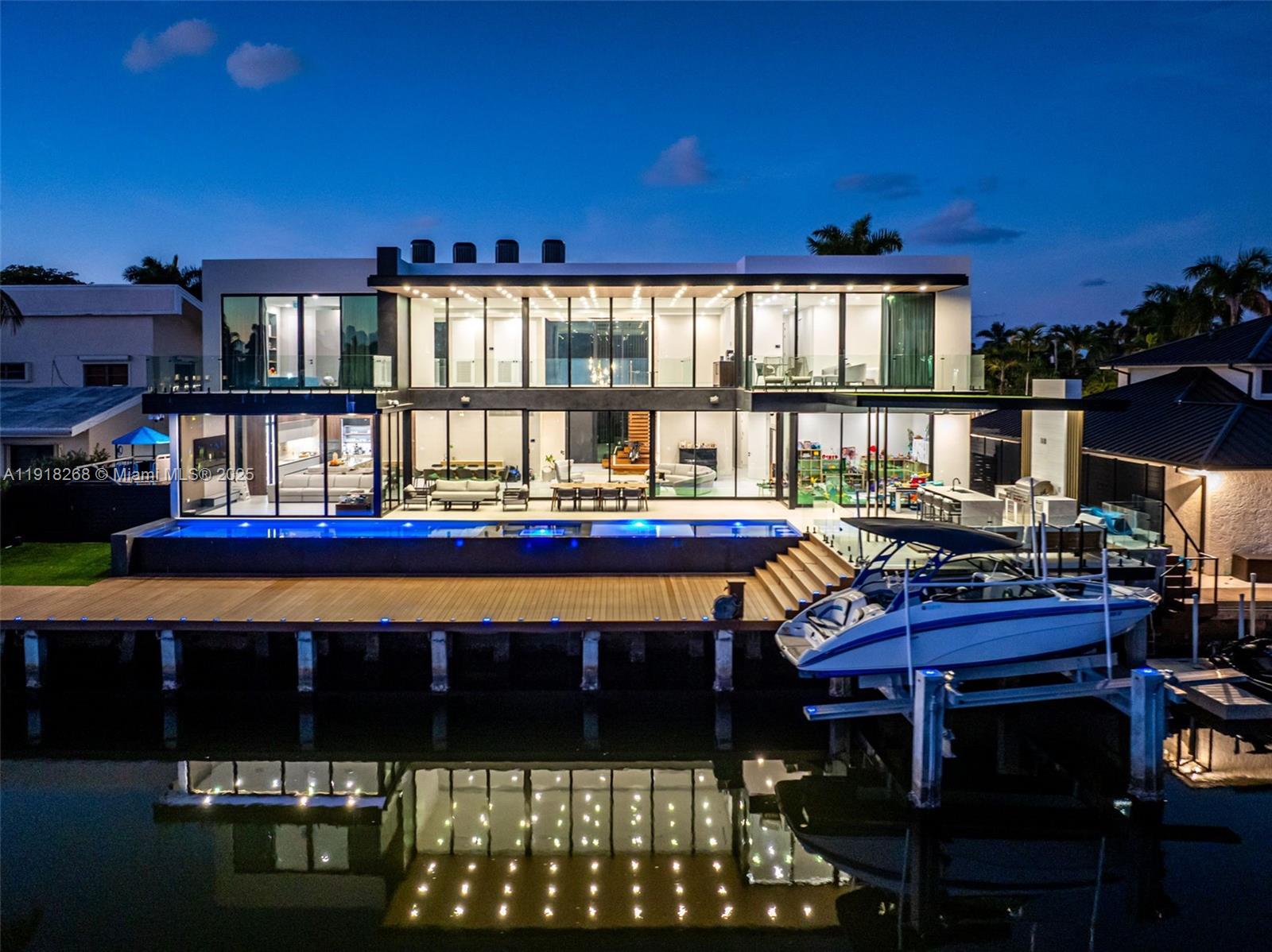 1102 Washington St, Hollywood, Florida 33019, 6 Bedrooms Bedrooms, ,6 BathroomsBathrooms,Residential Lease,For Rent,HOLLYWOOD GOLF ESTATES SE,Washington St,A11918268