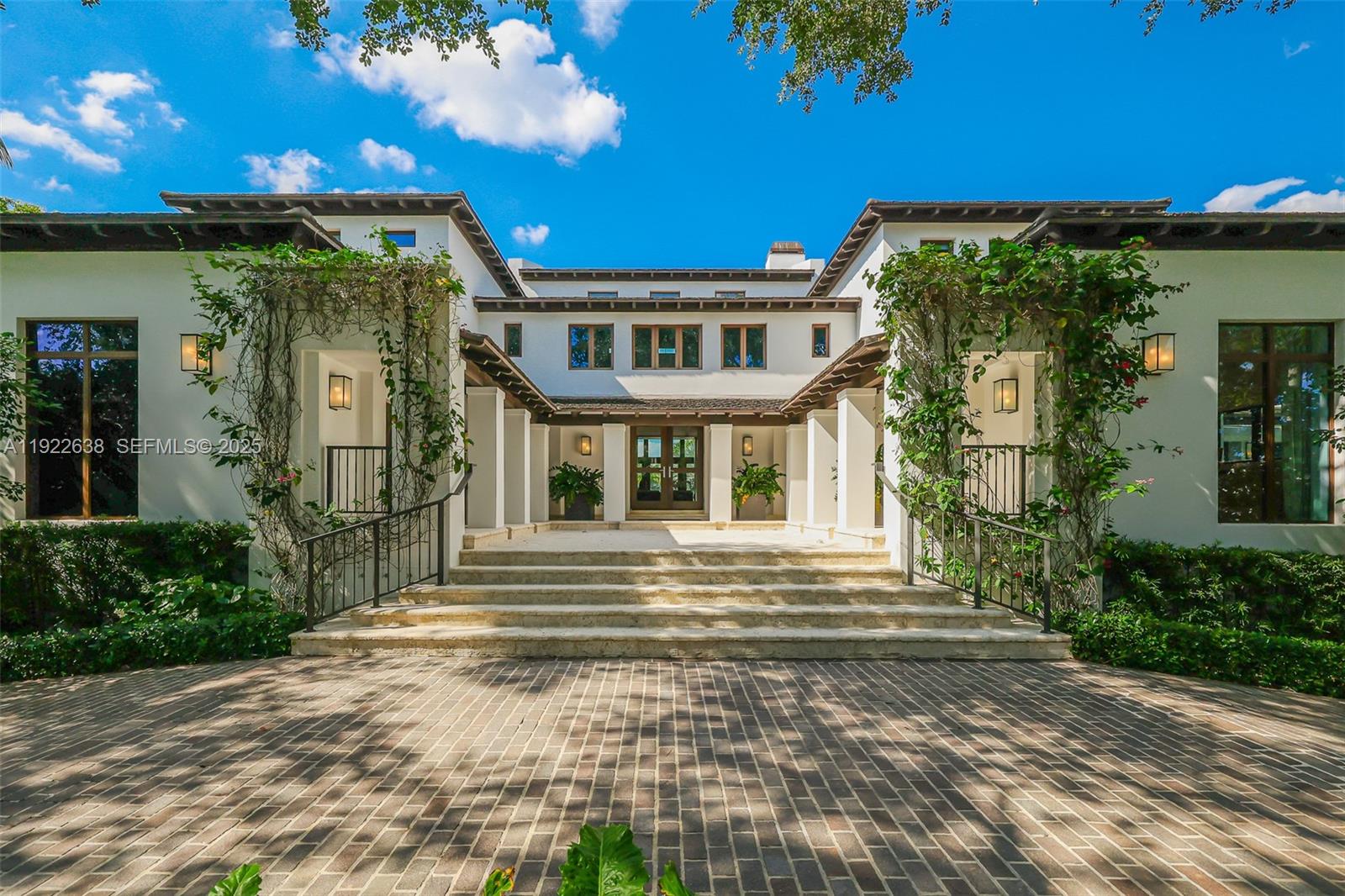 555 Arvida Pkwy, Coral Gables, Florida 33156, 6 Bedrooms Bedrooms, ,6 BathroomsBathrooms,Residential,For Sale,GABLES ESTATES NO 3,Arvida Pkwy,A11922638