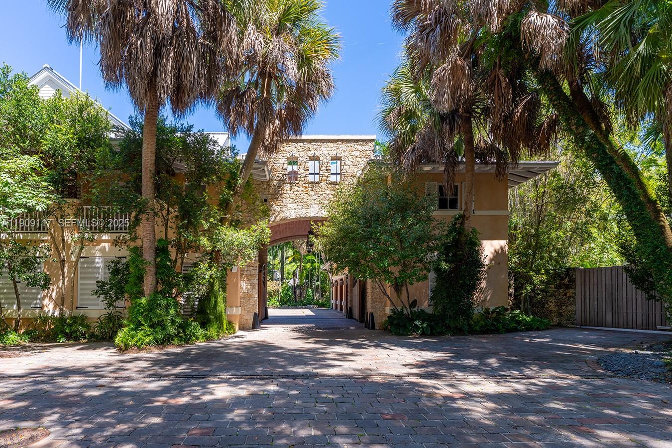 3585 Anchorage Way, Miami, Florida 33133, 13 Bedrooms Bedrooms, ,15 BathroomsBathrooms,Residential,Sold,BANYAN RIDGE CONDO,Anchorage Way,A11909117