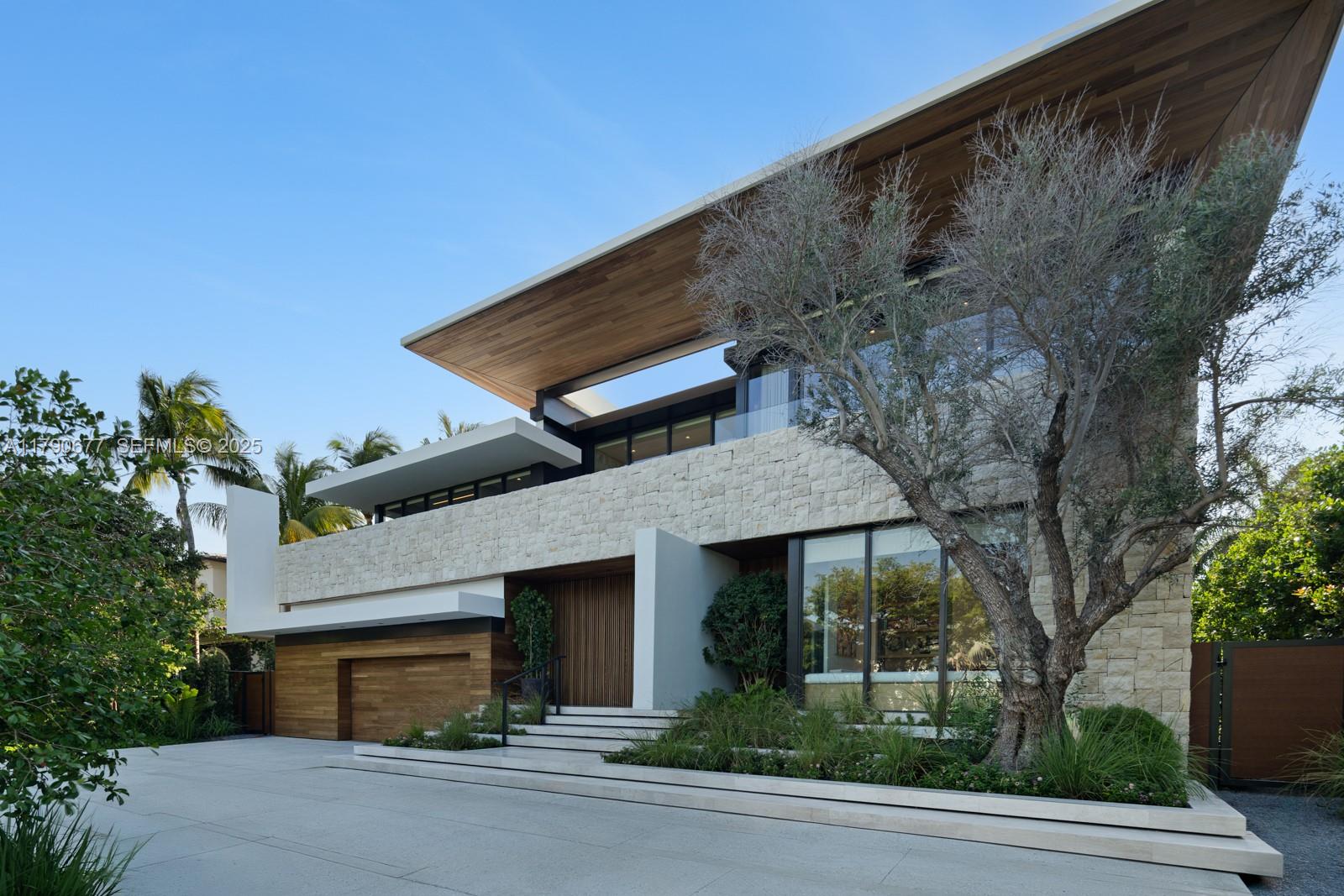 194 Island Dr, Golden Beach, Florida 33160, 6 Bedrooms Bedrooms, ,6 BathroomsBathrooms,Residential,Sold,GOLDEN BEACH SEC D,Island Dr,A11790677