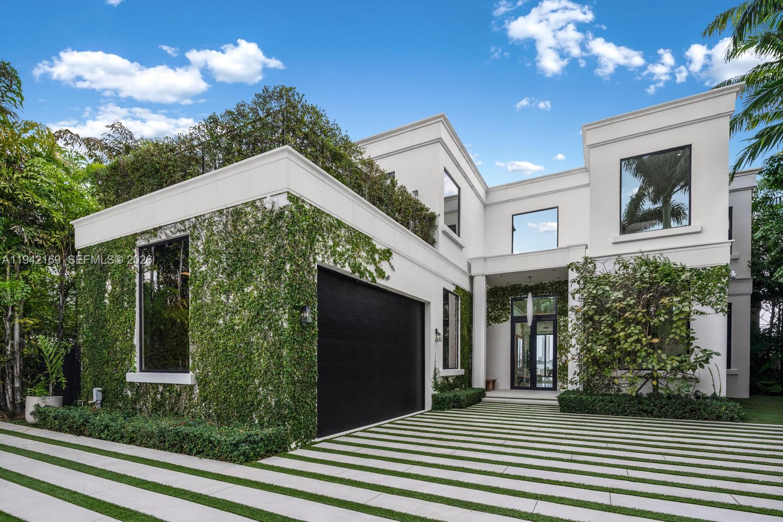 33 Dilido Dr, Miami Beach, Florida 33139, 8 Bedrooms Bedrooms, ,7 BathroomsBathrooms,Residential,For Sale,DI LIDO ISLAND,Dilido Dr,A11942169