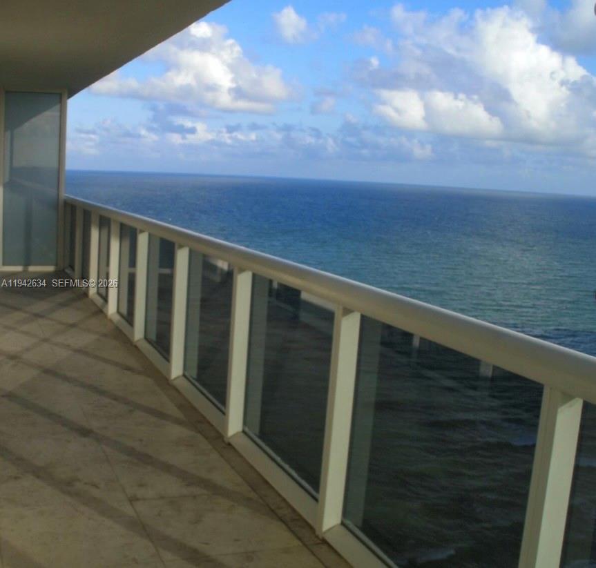 1830 Ocean Dr, Hallandale Beach, Florida 33009, 2 Bedrooms Bedrooms, ,3 BathroomsBathrooms,Residential,For Sale,BEACH CLUB,Ocean Dr,A11942634