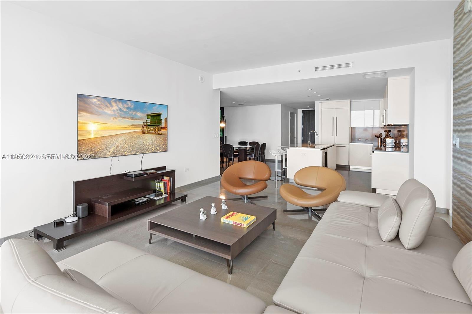 68 6th St, Miami, Florida 33131, 3 Bedrooms Bedrooms, ,3 BathroomsBathrooms,Residential Lease,For Rent,REACH CONDO,6th St,A11950324