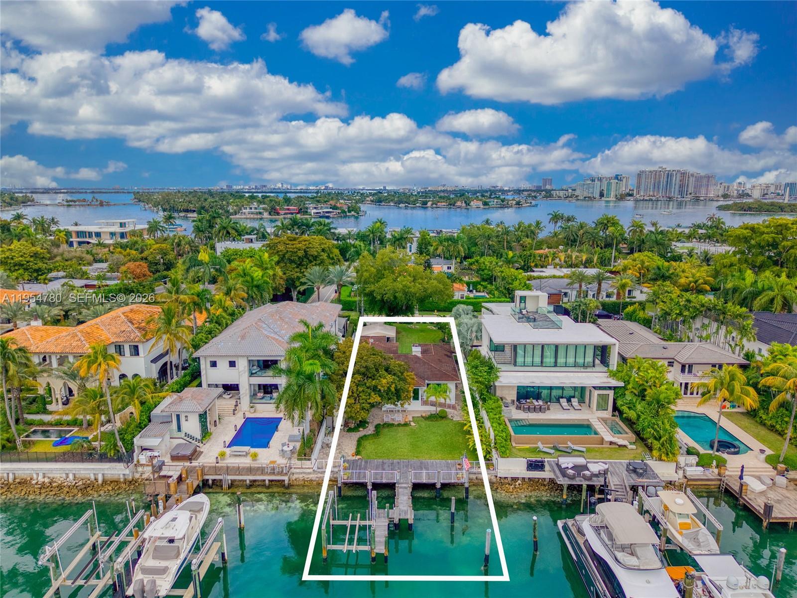 170 Hibiscus Dr, Miami Beach, Florida 33139, 3 Bedrooms Bedrooms, ,2 BathroomsBathrooms,Residential,For Sale,HIBISCUS ISLAND,Hibiscus Dr,A11954780