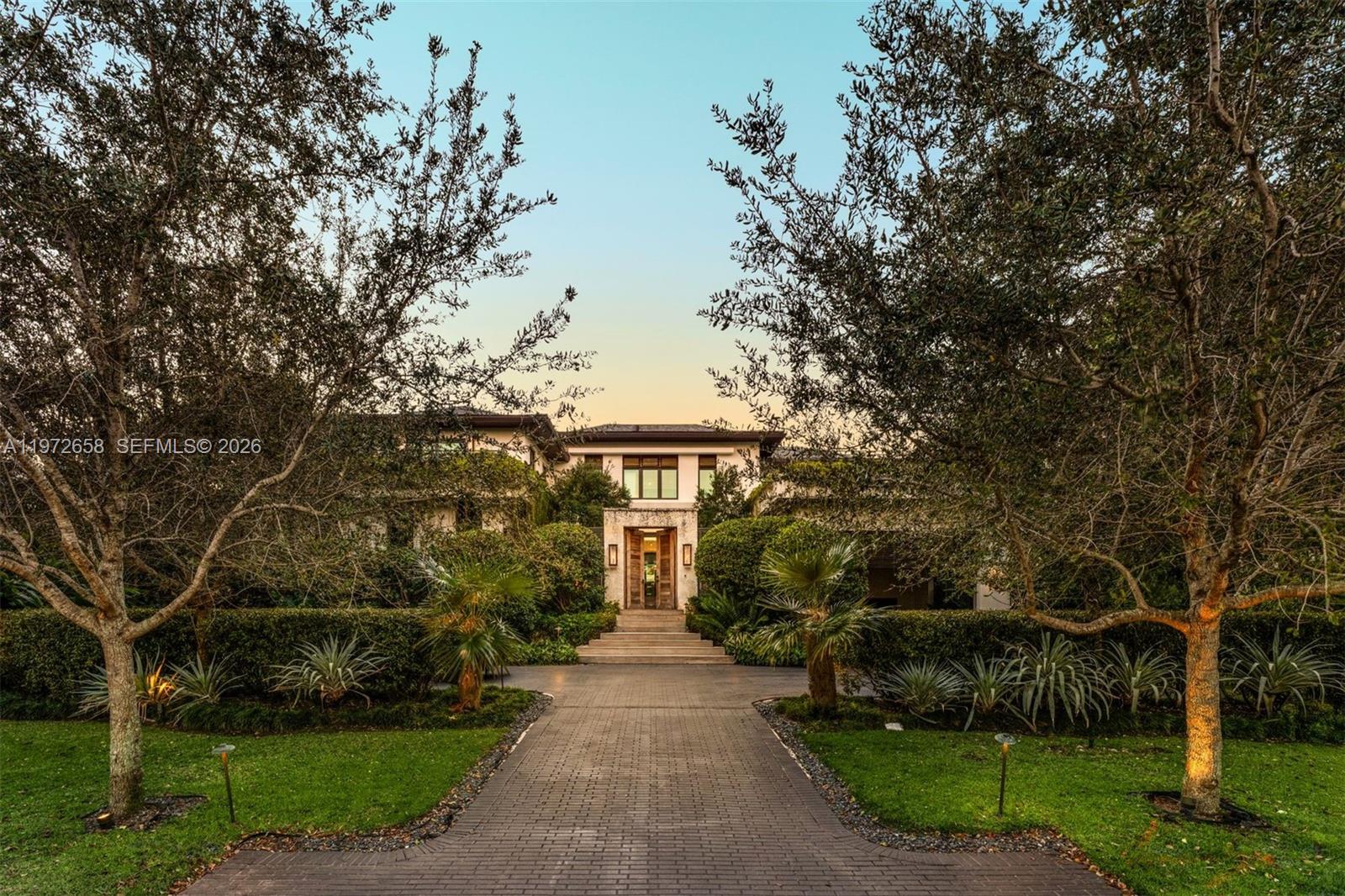 6850 Sunrise Ct, Coral Gables, Florida 33133, 6 Bedrooms Bedrooms, ,6 BathroomsBathrooms,Residential,For Sale,SUNRISE HARBOUR REV PL,Sunrise Ct,A11972658