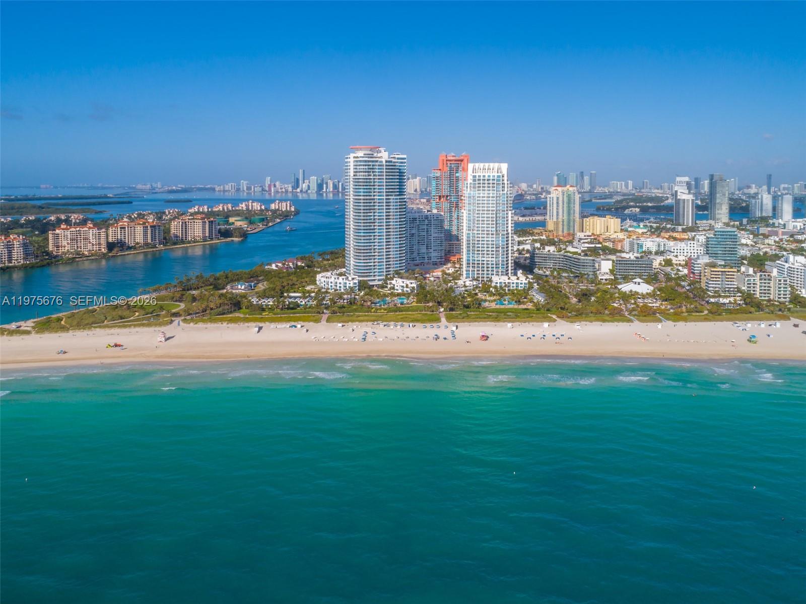 100 Pointe Dr, Miami Beach, Florida 33139, 3 Bedrooms Bedrooms, ,3 BathroomsBathrooms,Residential,For Sale,CONTINUUM ON SOUTH BEACH,Pointe Dr,A11975676