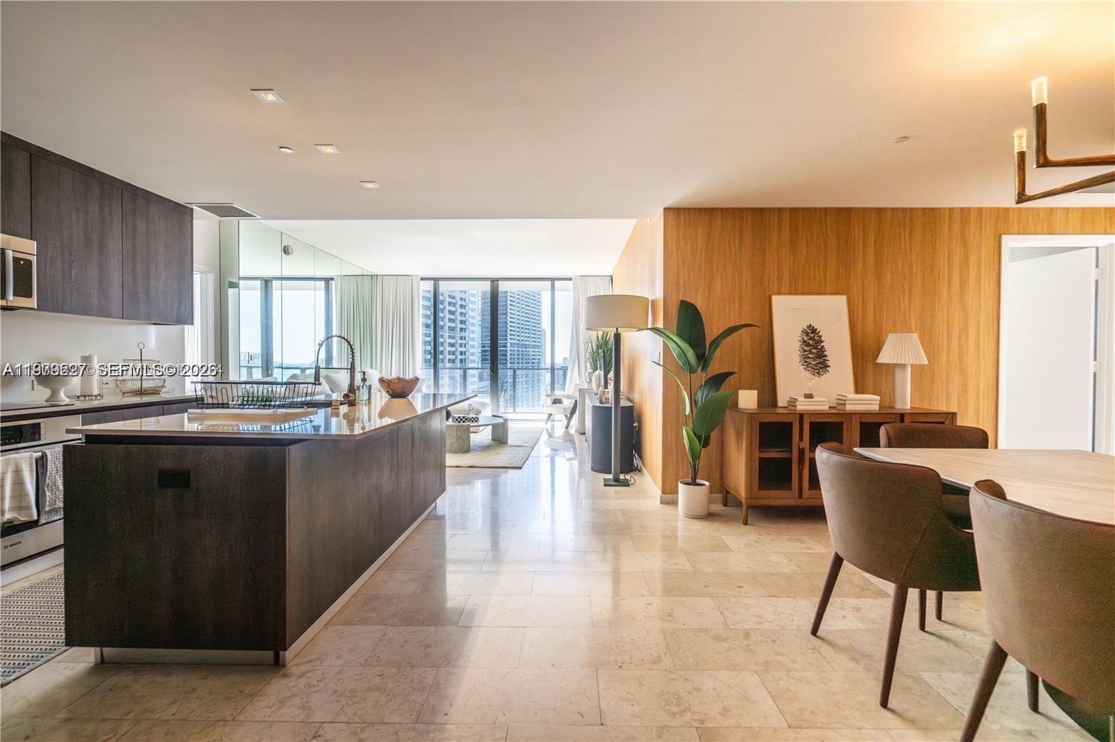 68 6th St, Miami, Florida 33131, 3 Bedrooms Bedrooms, ,3 BathroomsBathrooms,Residential Lease,For Rent,REACH CONDO,6th St,A11979527