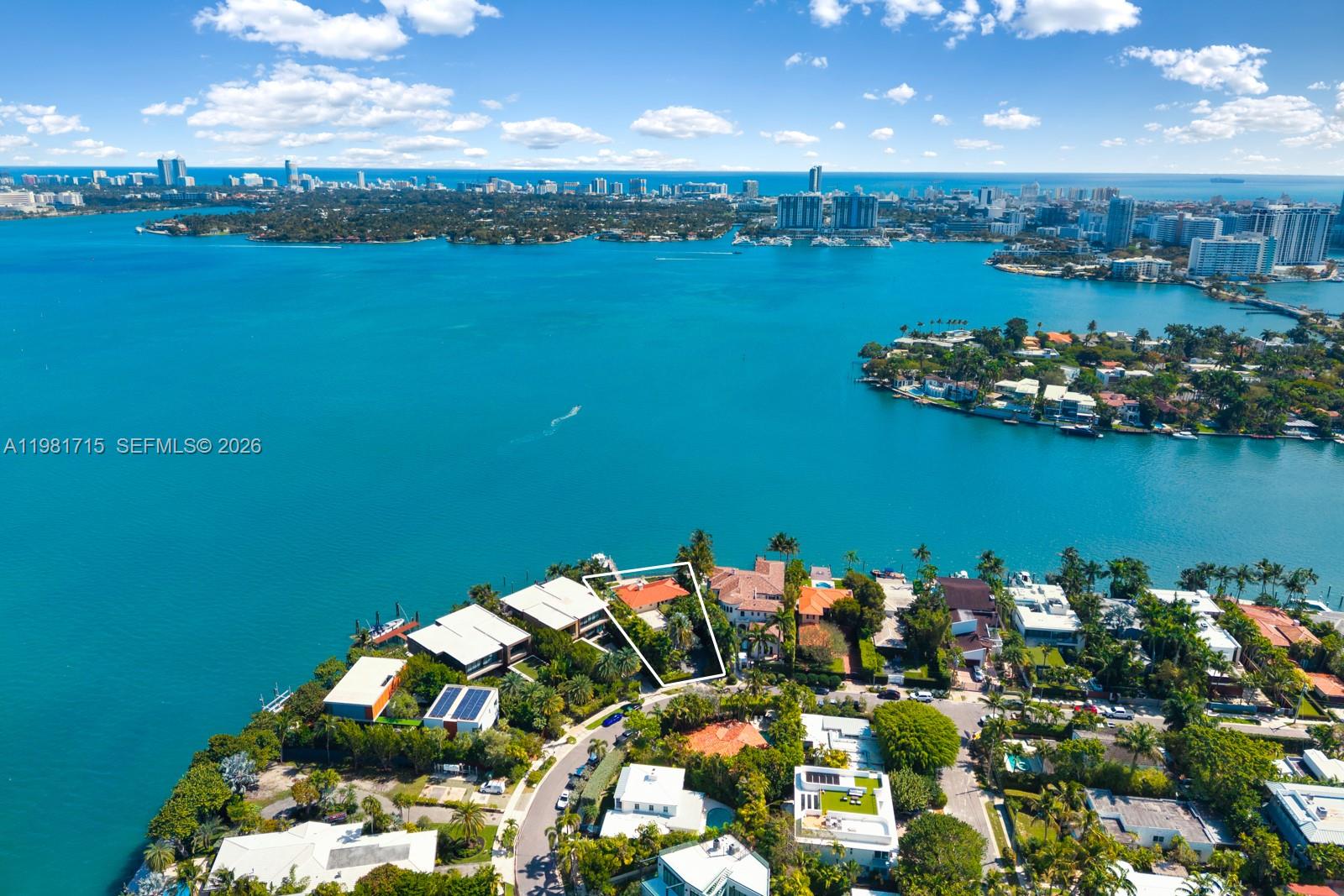 821 Dilido Dr, Miami Beach, Florida 33139, 4 Bedrooms Bedrooms, ,4 BathroomsBathrooms,Residential,For Sale,DI LIDO ISLAND,Dilido Dr,A11981715