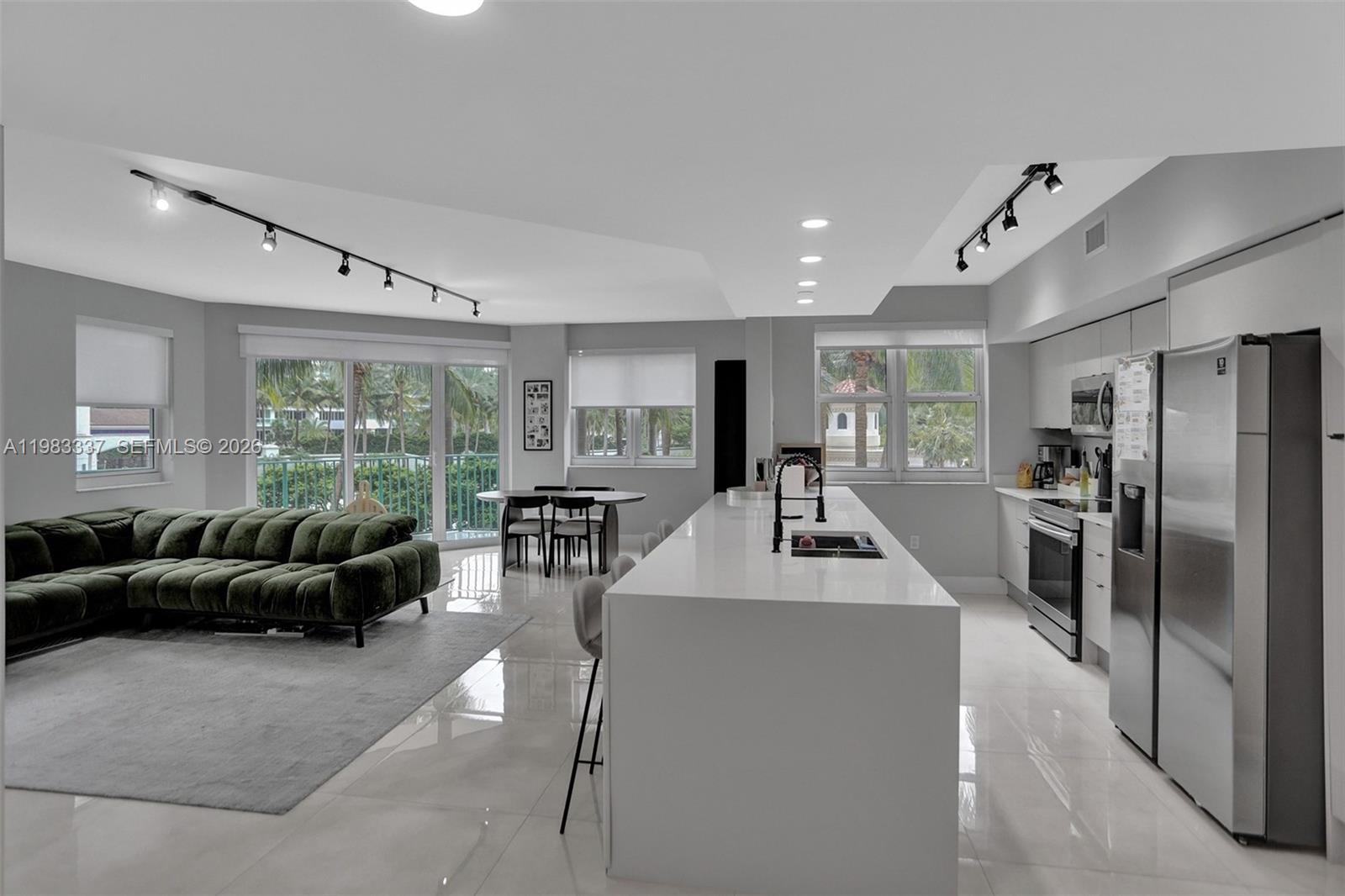 20000 Country Club Dr, Aventura, Florida 33180, 3 Bedrooms Bedrooms, ,3 BathroomsBathrooms,Residential Lease,For Rent,TURNBERRY VLG NO TOWER CO,Country Club Dr,A11983337