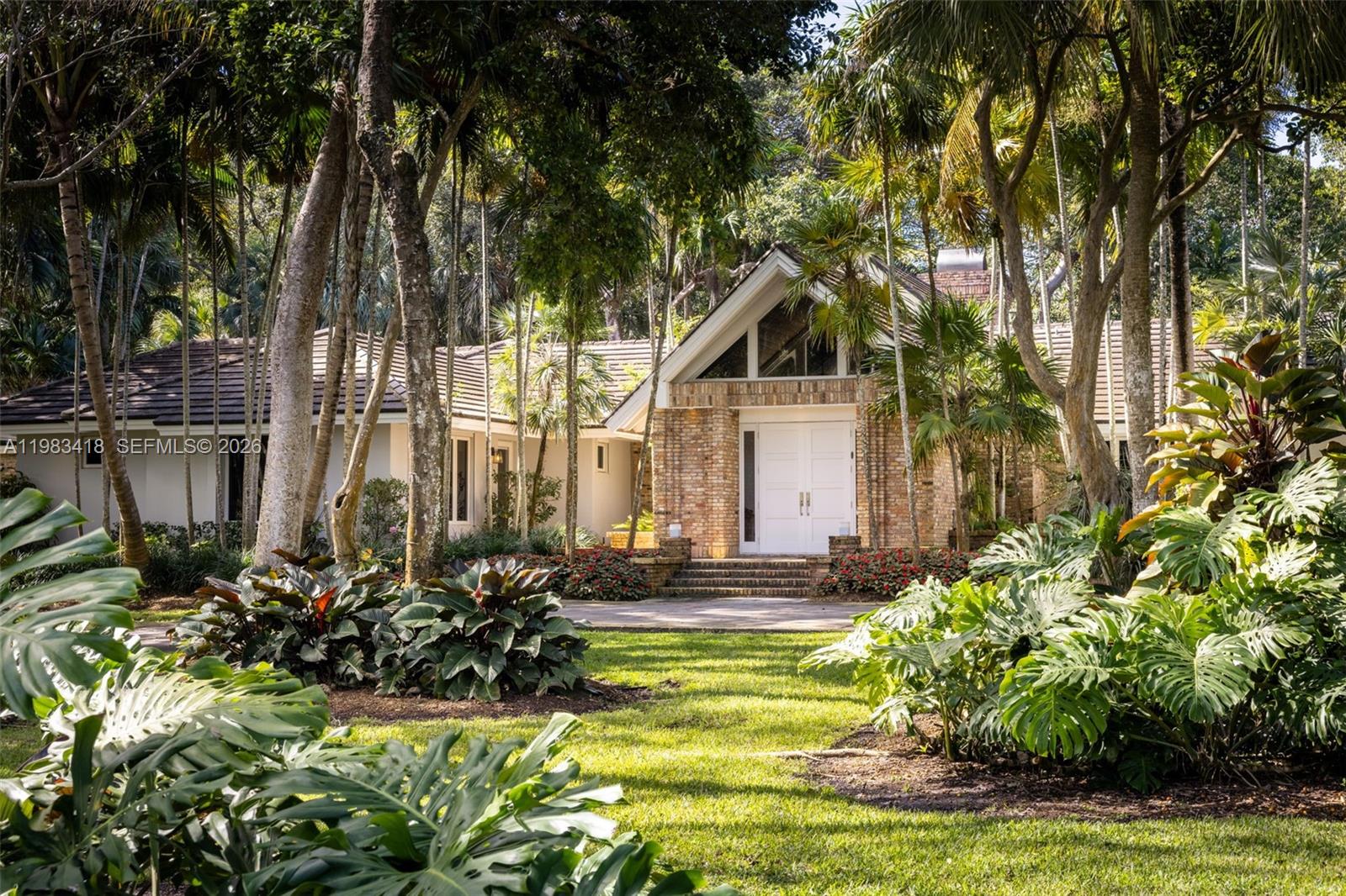 9000 Arvida Dr, Coral Gables, Florida 33156, 6 Bedrooms Bedrooms, ,6 BathroomsBathrooms,Residential,For Sale,GABLES ESTS NO 4,Arvida Dr,A11983418