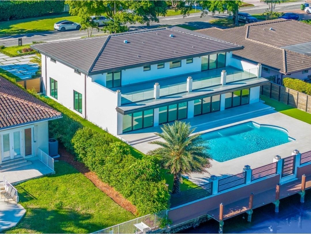 406 Holiday Dr, Hallandale Beach, Florida 33009, 5 Bedrooms Bedrooms, ,4 BathroomsBathrooms,Residential,For Sale,GOLDEN ISLES SEC D REPLAT,Holiday Dr,A11973662