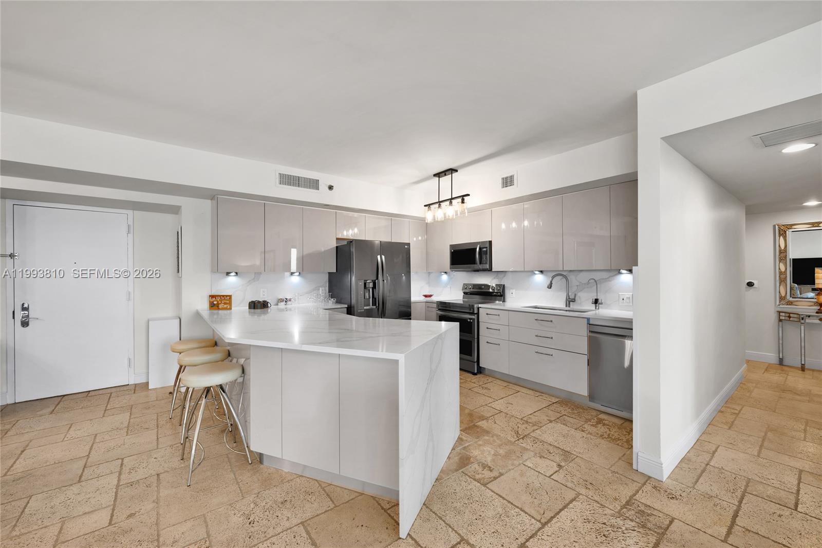 1800 Ocean Dr, Hallandale Beach, Florida 33009, 2 Bedrooms Bedrooms, ,2 BathroomsBathrooms,Residential Lease,For Rent,BEACH CLUB THREE CONDO,Ocean Dr,A11993810