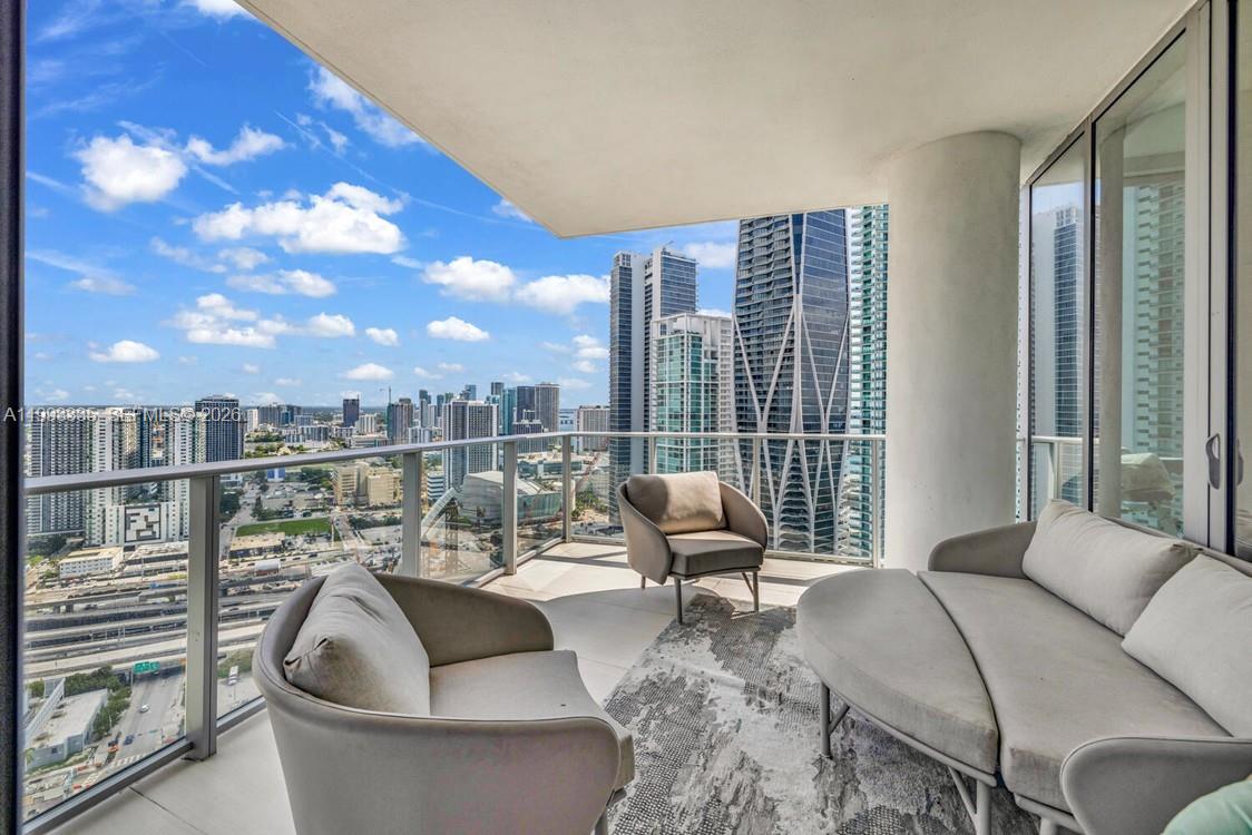 851 1st Ave, Miami, Florida 33132, 3 Bedrooms Bedrooms, ,4 BathroomsBathrooms,Residential,For Sale,PARAMOUNT MIAMI WORLDCENT,1st Ave,A11993335
