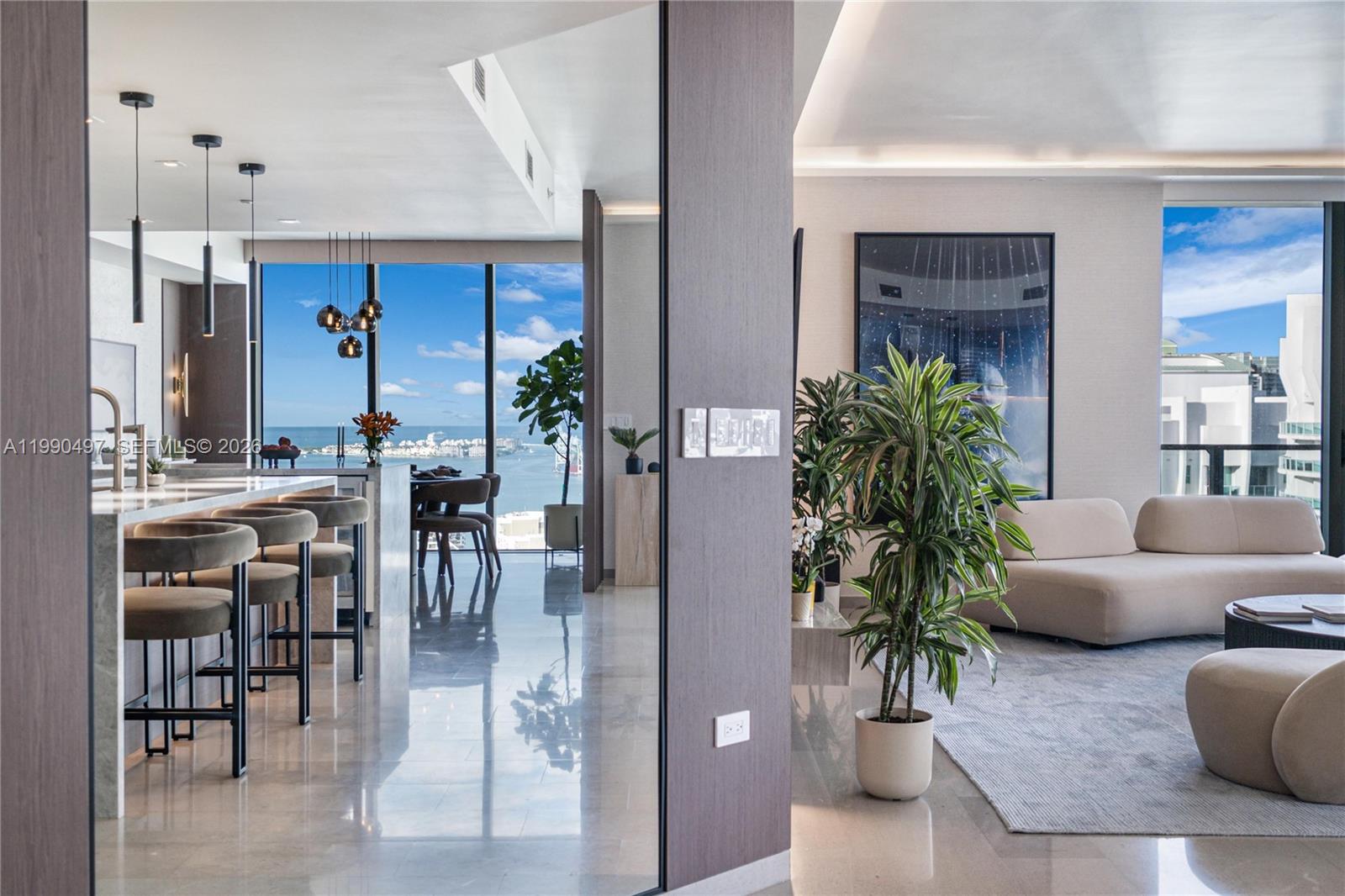 68 6th St, Miami, Florida 33131, 3 Bedrooms Bedrooms, ,4 BathroomsBathrooms,Residential,For Sale,REACH CONDO,6th St,A11990497