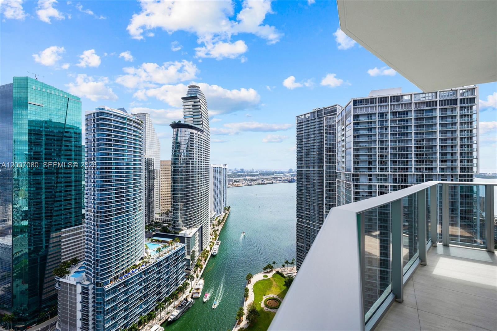 77 5th St, Miami, Florida 33131, 3 Bedrooms Bedrooms, ,3 BathroomsBathrooms,Residential Lease,For Rent,VICEROY BRICKELL,5th St,A12007080