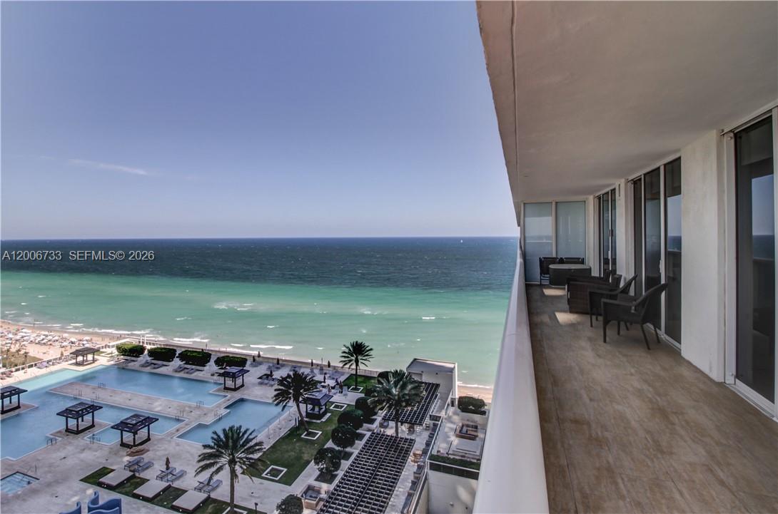1830 Ocean Dr, Hallandale Beach, Florida 33009, 2 Bedrooms Bedrooms, ,2 BathroomsBathrooms,Residential Lease,For Rent,BEACH CLUB TWO,Ocean Dr,A12006733