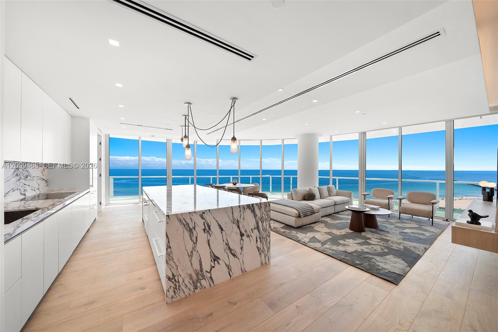 100 Pointe Dr, Miami Beach, Florida 33139, 3 Bedrooms Bedrooms, ,3 BathroomsBathrooms,Residential,For Sale,CONTINUUM ON SOUTH BEACH,Pointe Dr,A12009468
