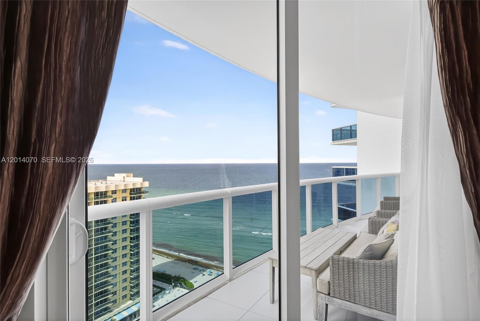 2711 Ocean Dr, Hollywood, Florida 33019, 3 Bedrooms Bedrooms, ,2 BathroomsBathrooms,Residential,For Sale,TRUMP HOLLYWOOD,Ocean Dr,A12014070